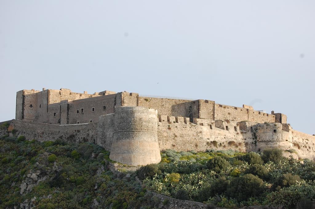 Castello Di Sotto Bed & Breakfast Milazzo Bilik gambar